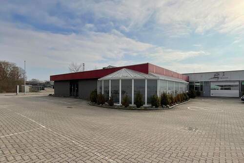 Seitenansicht Spielhalle - Halle in Bad Oldesloe zum Kaufen