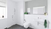 Modernes Tageslichtbad mit bodengleicher Dusche un - 