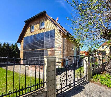 Eingang/Tor - Zukunftssicher wohnen: Einfamilienhaus mit Photovoltaik & viel Energiepotenzial