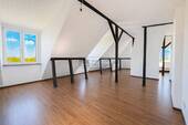 Großes Wohnzimmer - 2 Zimmer Etagenwohnung zum Kaufen in Köln