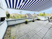 Großzügige Dachterrasse mit wunderschönem Blick über die Stadt - 