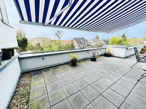 Großzügige Dachterrasse mit wunderschönem Blick über die Stadt - 