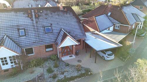 Drohne Front - 5 Zimmer Doppelhaushälfte in Kaltenkirchen