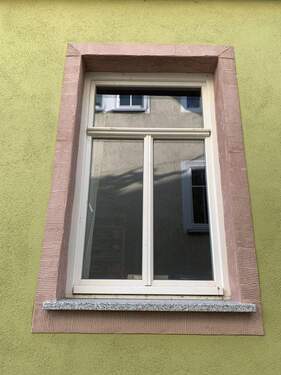 Neue Fenster im ganzen Haus - 9 Zimmer Einfamilienhaus in Saalfeld