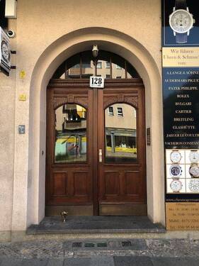 Eingangstür_Uhland - Etagenwohnung mit 124,00 m² in Berlin zum Kaufen