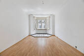 Wohnzimmer - ++ Altbaucharme im Westen - Geräumig mit Balkon und Blick ins Grüne ++