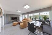 Lichtdurchfluteter Wohnbereich - 