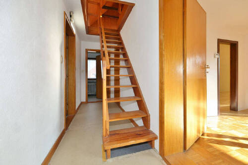 Treppe zum Dachboden - 