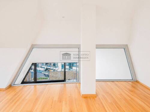 Loft mit schrägem Dach - 