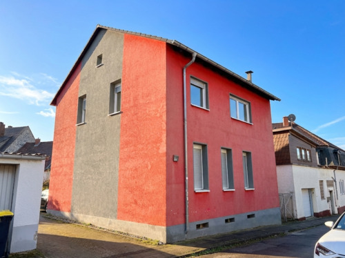 Straßenansicht - Stadthaus in top Zustand mit Eigentumsgrundstück!