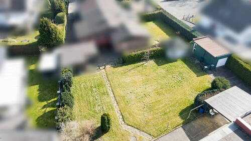 Gartenfläche, bebaubar - Lagerhalle mit zwei älteren Wohneinheiten oder Neubau auf großem Grundstück?