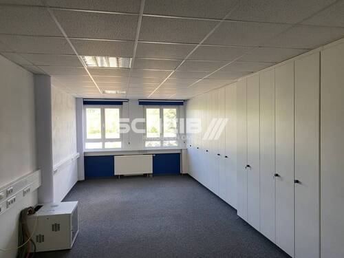 einige Wandschränke - Büro mit 724,00 m&sup2; in Gaildorf zur Miete