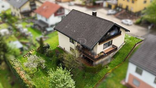 Luftbild - 8 Zimmer Mehrfamilienhaus, Wohnhaus in Wertheim