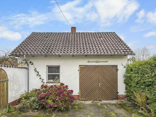 Garage - 6 Zimmer Einfamilienhaus in Uetze