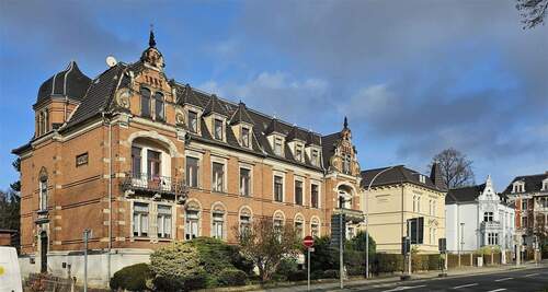 Strassenansicht Ecke - Zittau: Historische Haushälfte mit großem Garten & Remise - Potenzial!