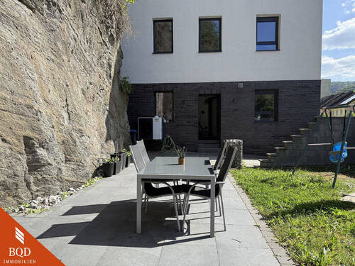 Terrasse/Hauseingang - Nachhaltiges Wohnen: 3 Parteien - minimalistischer Stil - maximale Effizienz