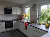 Moderne Küche mit Sonnenblumen - Etagenwohnung mit 96,10 m² in Kandern zur Miete