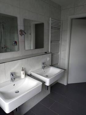 Modernes Badezimmer - 