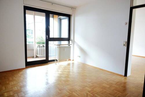 Arbeits- oder Kinderzimmer - 