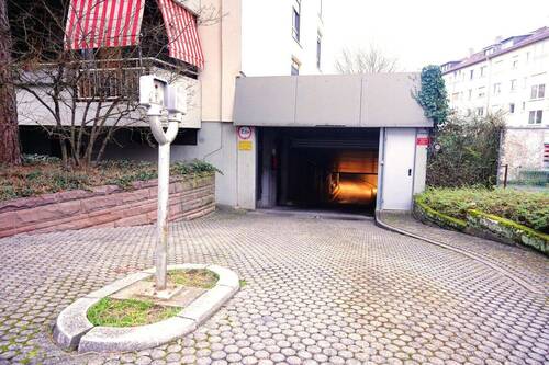 Tiefgarage von Straßenseite - 