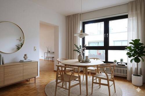 Esszimmer virtuell möbliert - 