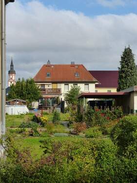 weitläufiger Blick übers Grundstück - Komfortabel, ruhiges und zentrumsnahes Wohnen in Mügeln - ideal für Senioren