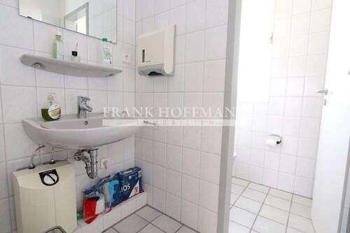 M2352-1.OG Sanitär Damen - 