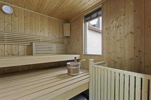 Sauna - 4 Zimmer Terrassenwohnung in Frankfurt