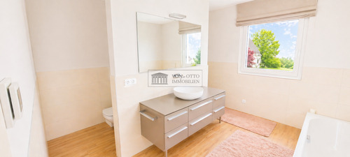 Helles modernes Badezimmer - 