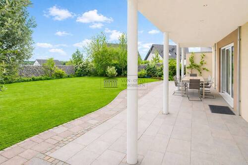 Modern Patio mit Gartenblick - 
