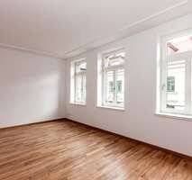 großes Wohnzimmer - Referenz - 2 Zimmer Etagenwohnung zur Miete in Chemnitz