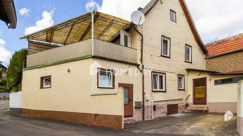 Außenansicht 1 - EFH mit 3 Zimmern und Dachterrasse sucht liebevolle Hände, die das Schmuckstück-Potential erwecken