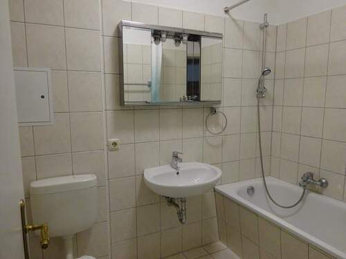 Bad - 3 Zimmer Etagenwohnung zur Miete in Gera