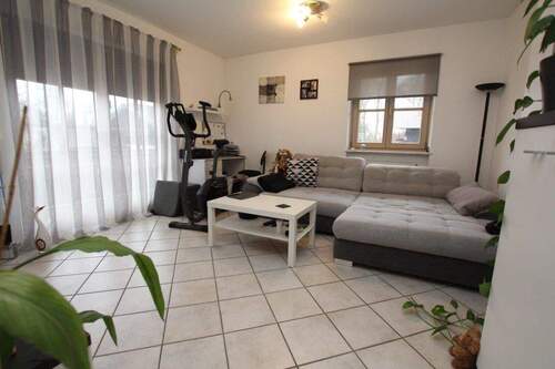 Wohnzimmer - Etagenwohnung mit 59,00 m&sup2; in Bad Endorf zum Kaufen