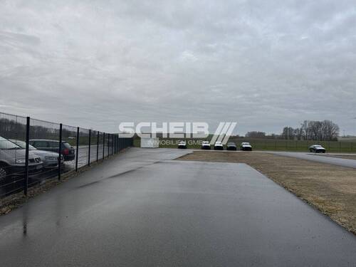 teilweise asphaltiert - Repräsentative Freifläche - komplett eingezäunt - zu vermieten