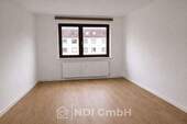 Wohnzimmer - Renovierte 3-Zimmer-Wohnung - 650,00&nbsp;EUR Kaltmiete, ca.&nbsp; 64,90&nbsp;m&sup2;&nbsp;Wohnfl&auml;che