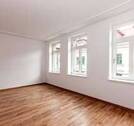 großes Wohnzimmer - Referenz - Hochwertige Sanierung im Erstbezug - helle 2-Raum-Wohnung - Fußbodenheizung, Parkett, CAT-7 Netzwerk