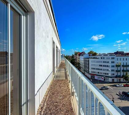 Terrasse zur Straße - 3 Zimmer Etagenwohnung in Berlin