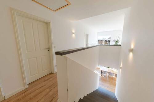 lichtdurchfluteter Treppenaufgang - 