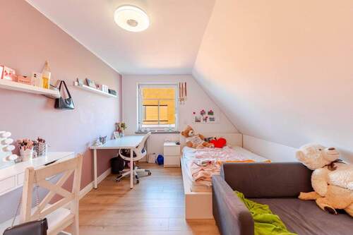 Schlafzimmer (1) im OG - 