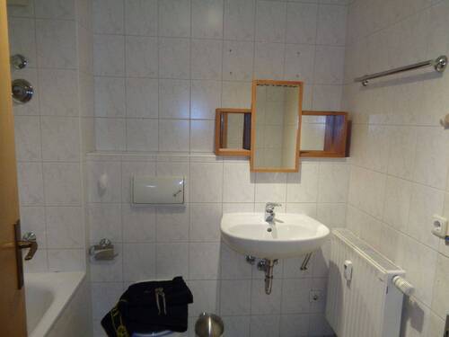 09 Bad - Etagenwohnung mit 41,70 m&sup2; in Plauen zur Miete