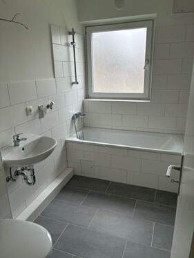 Badezimmer - 3 Zimmer Etagenwohnung zur Miete in Elmshorn