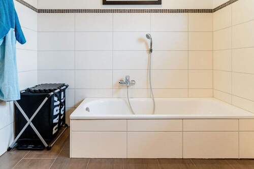 Badewanne mit tiefem Einstieg - 