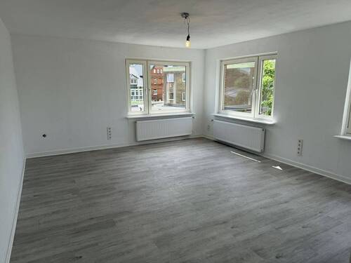 Wohnzimmer - 3 Zimmer Wohnung mit Balkon! - 700,00&nbsp;EUR Kaltmiete, ca.&nbsp; 90,00&nbsp;m&sup2;&nbsp;Wohnfl&auml;che