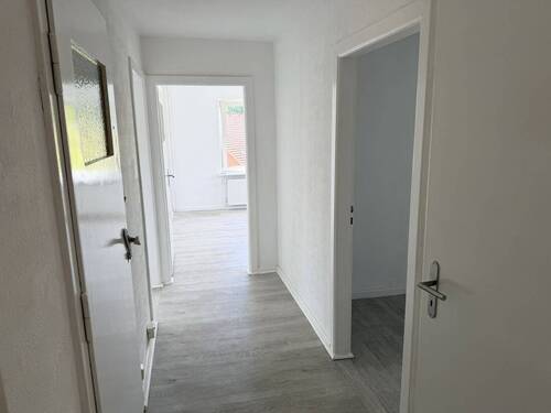 Flur - 3 Zimmer Etagenwohnung zur Miete in Burg (Dithmarschen)