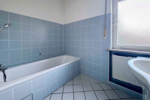 Badezimmer_1 - Etagenwohnung mit 130,30 m&sup2; in Fürth zum Kaufen
