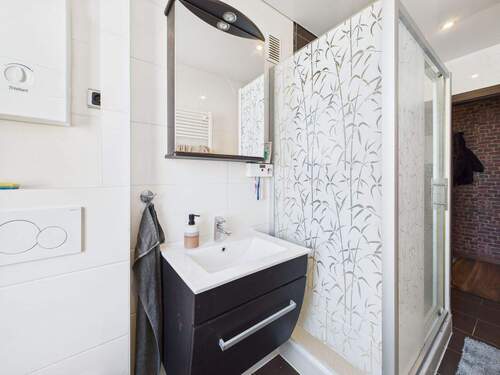 Badezimmer mit Dusche - 