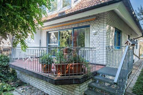mit Zugang zum Balkon - 