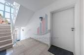 über das Treppenhaus gelangen Sie in Ihre neue Wohnung - 3 Zimmer Etagenwohnung in Osnabrück