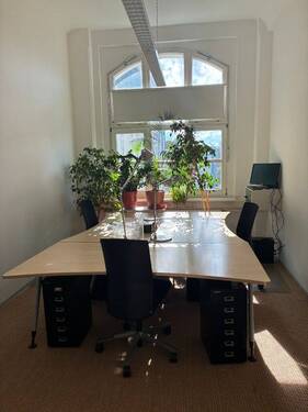 Ein Raum ist noch frei. Hier können 2 oder max. 3 arbeiten. - Im Herzen von Moabit: 3 Arbeitsplätze in Bürogemeinschaft frei - All-in-Miete